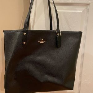 Reversible coach bag